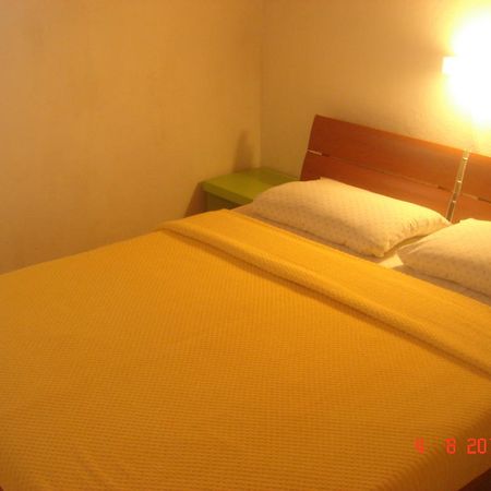 Apartments Renata Primosten Exterior photo