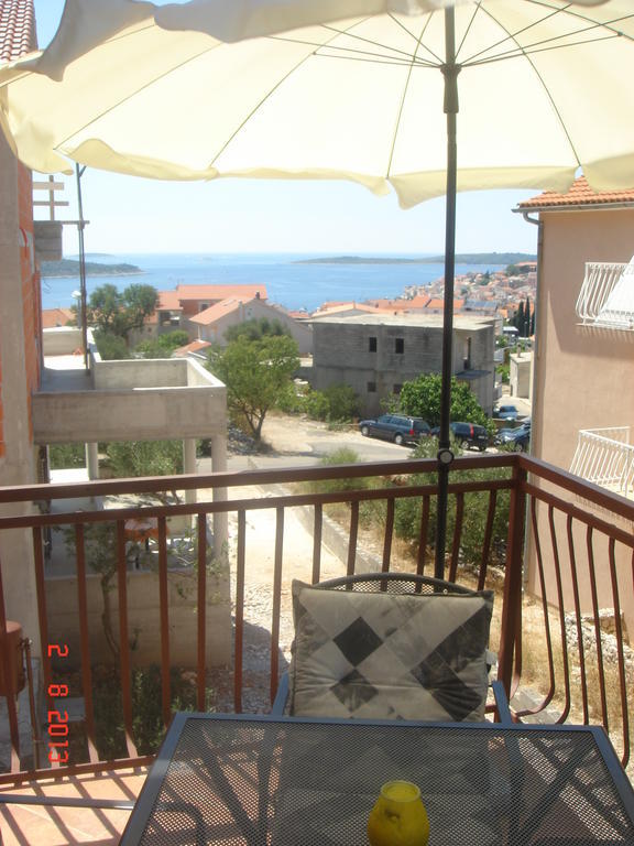 Apartments Renata Primosten Exterior photo