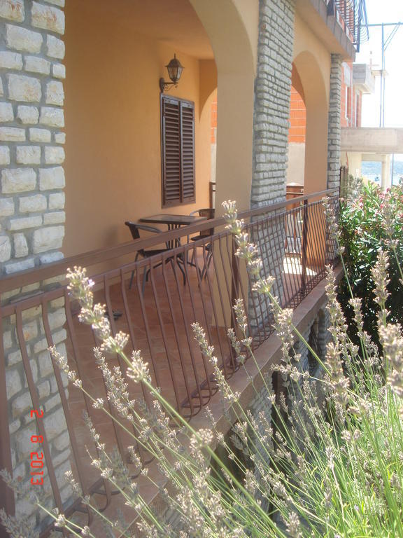 Apartments Renata Primosten Exterior photo